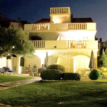 Apartment Doni